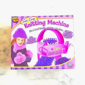 NWT. Imagine Nation Girl's Real working knitting machine.